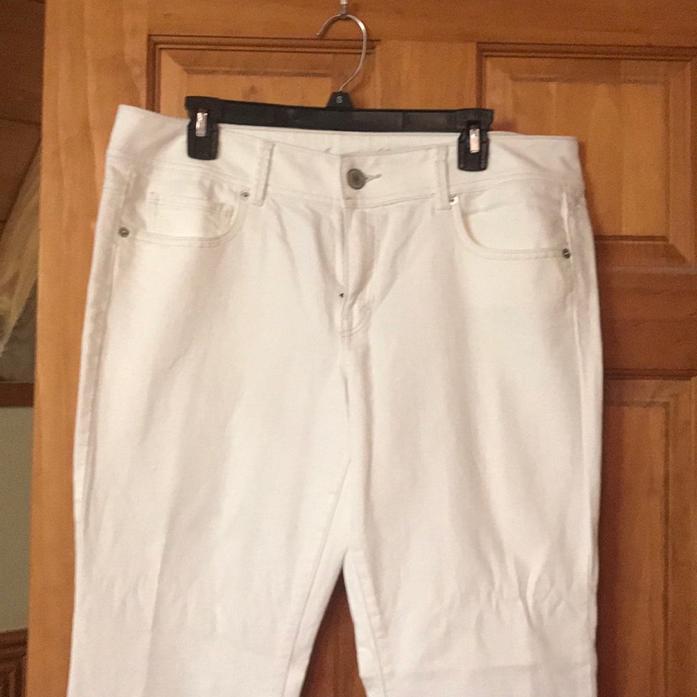 American Eagle White Jeans SZ 14